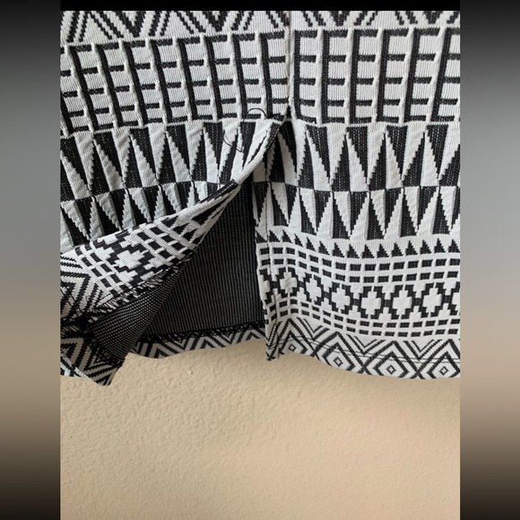Mimi Chica White&Black Pattern Pencil Skirt NWOT Size S - Picture 7 of 12
